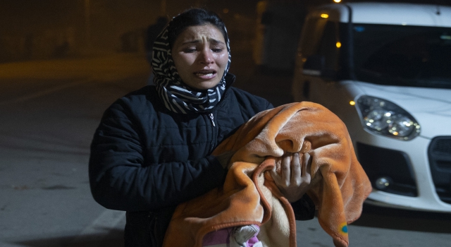 Yunan askerleri sığınmacılara gaz bombalarıyla müdahale etti