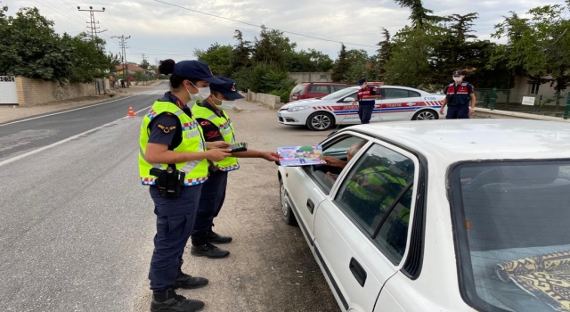 Edirne’de jandarma ekipleri 98 bin 118 kişiye trafik kurallarını anlattı