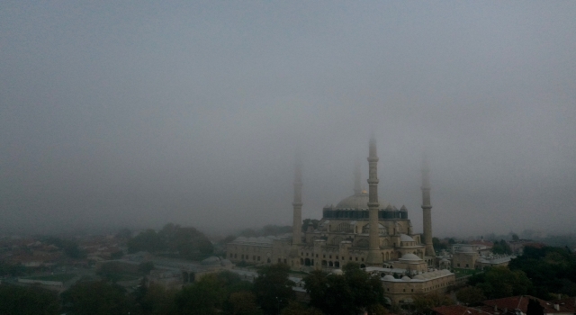 Sis içerisinde kalan Selimiye Camisi manzarasıyla hayran bıraktı