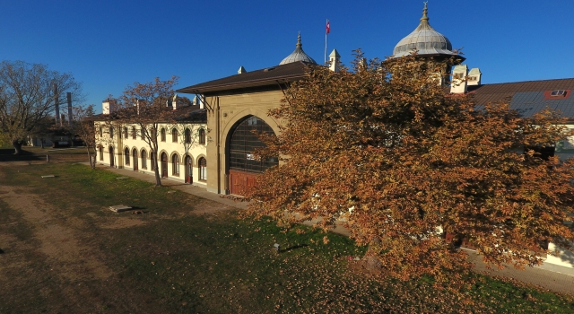 Eski tren garı hazan mevsiminde fotoğraf tutkunlarının uğrak yeri oluyor