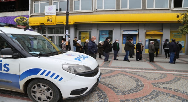 Sosyal mesafeye uymayan Edirnelileri polis sık sık uyardı