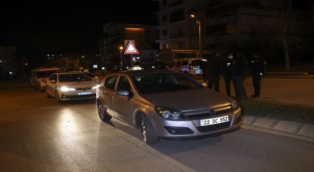 Edirne’de denetlemeden kaçan alkollü sürücü motosikletli kuryeye çarptı