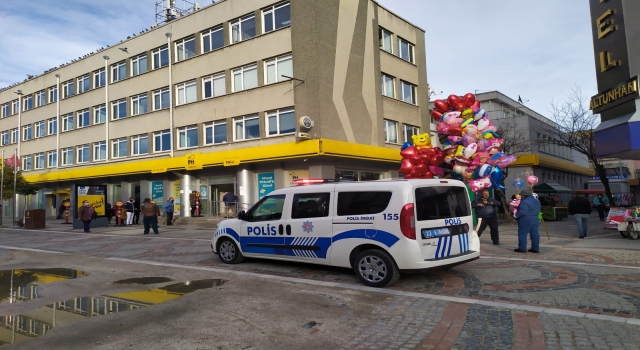 Edirne’de maske ve mesafe kuralını ihlal edenler sık sık uyarılıyor