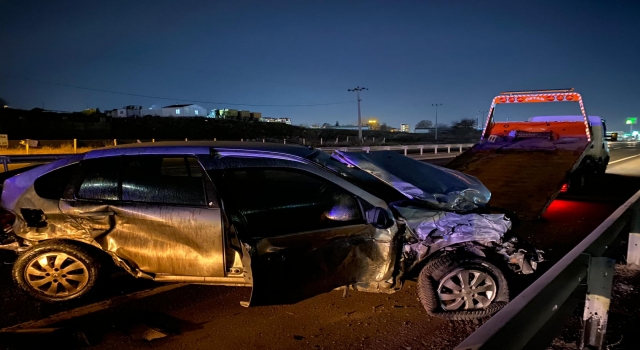 Tekirdağ’da otomobil bariyerlere çarptı: 1 yaralı