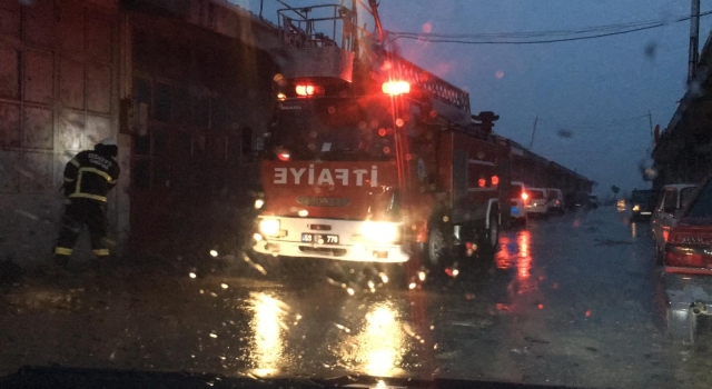 Malkara’da bir iş yerinde çıkan yangın maddi hasara yol açtı