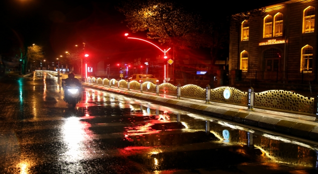 Edirne’de aralıklarla gök gürültülü sağanak etkili oluyor