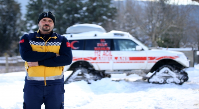 Sağlık ekipleri karlı yolları aşarak hastalara ”Hızır” gibi yetişiyor