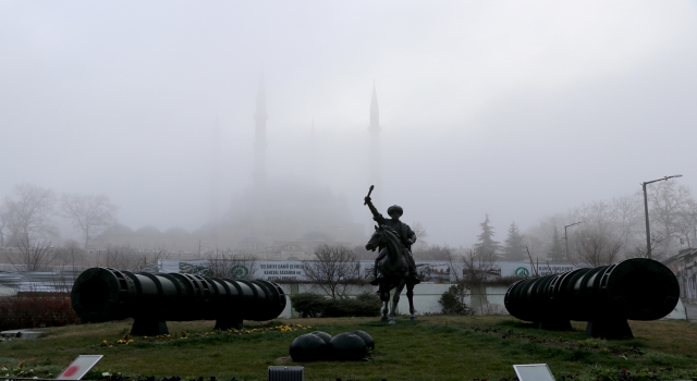 Selimiye Camisi sis altında gözden kayboldu