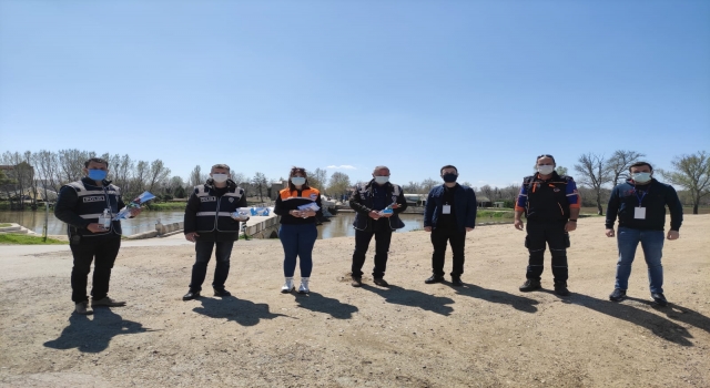 Edirne’de AFAD’dan denetim noktalarında görev yapan polislere ziyaret