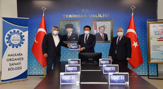 Malkara OSB Tekirdağlı öğrencilere 100 tablet hediye etti