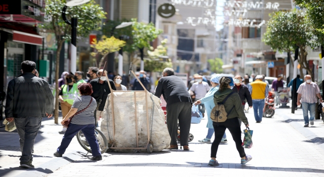 Trakya’nın caddelerinde arife nedeniyle alışveriş yoğunluğu yaşanıyor