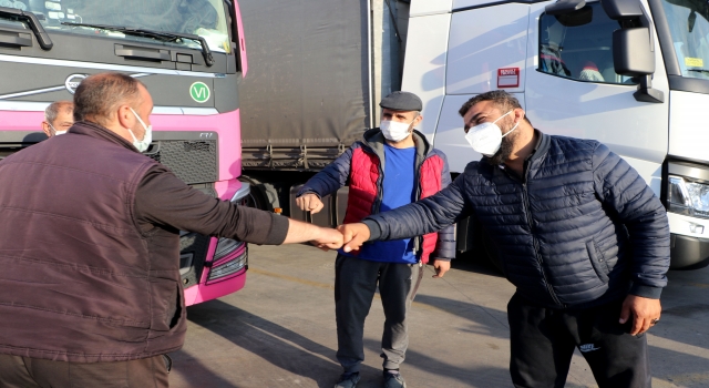 Avrupa’ya çıkmak için sınır kapısında bekleyen uzun yol şoförleri bayrama ailelerinden uzakta buruk girdi