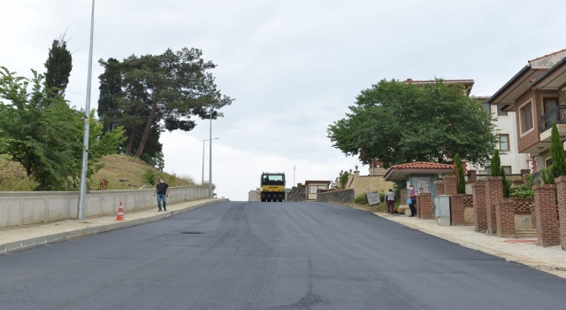 Tekirdağ’da su borusunun patlaması dolayısıyla asfaltlanan yolun bozulması belediyeleri karşı karşıya getirdi: