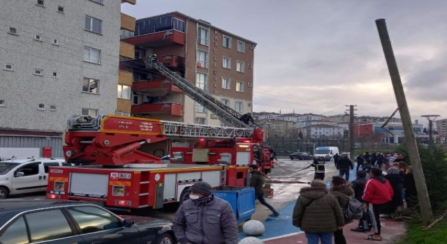 Balkondaki kombi alev alev yandı