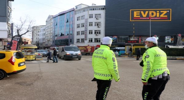 Yayalara yol vermeyen sürücüler, güvenlik kameralarında