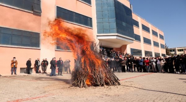 TÜ’de Nevruz Bayramı, yakılan dev ateşle kutlandı