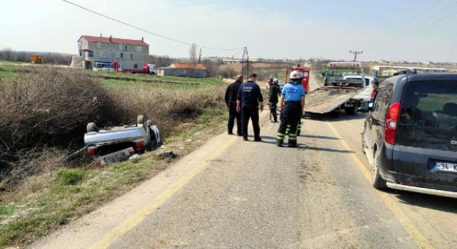 Kapaklı’da şarampole devrilen otomobilde 5 kişi yaralandı