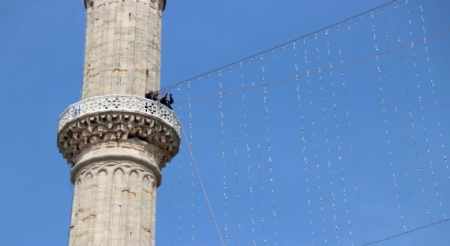 Selimiye Camisi’ne ’İman En Büyük Nimettir’ mahyası