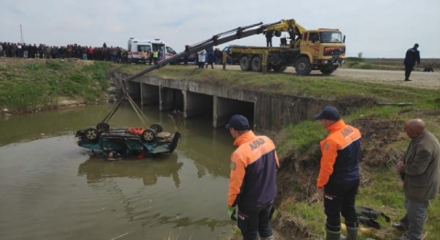 Sulama kanalına düşen otomobilin sürücüsü aranıyor (2)