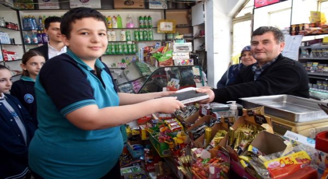 Öğrenciler, ’zimem defteri’ uygulamasıyla 4 bakkaldaki borçları ödedi