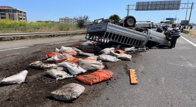 Tekirdağ’da gübre yüklü kamyonet takla attı: 3 yaralı