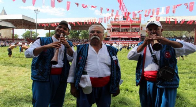 Kırkpınar’da baba, oğlu ve torunu, 3 nesil birlikte müzisyenlik yapıyor