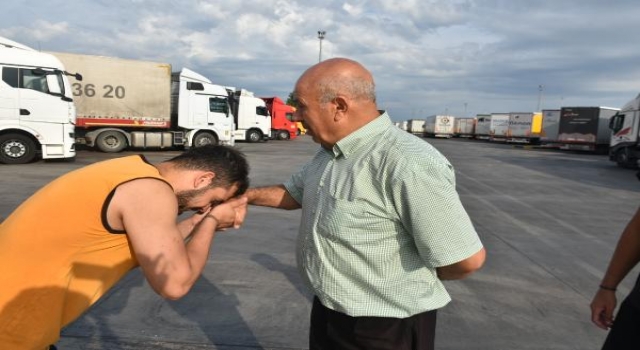 Kapıkule’de TIR şoförü baba ve 2 oğlu TIR parkında bayramlaştı