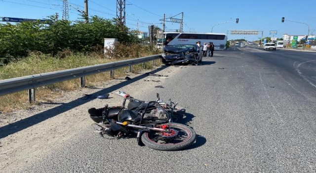 Otomobille çarpışan motosikletli ağır yaralandı