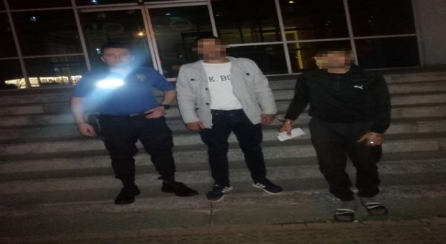 Çaldıklarını çuvalla taşırken polise yakalanan 2 kişi tutuklandı