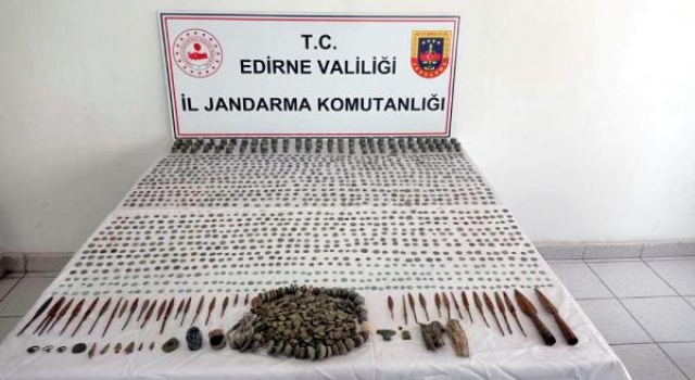 Edirne’de jandarmanın baskın yaptığı evde 3 bin 183 tarihi eser ele geçirildi