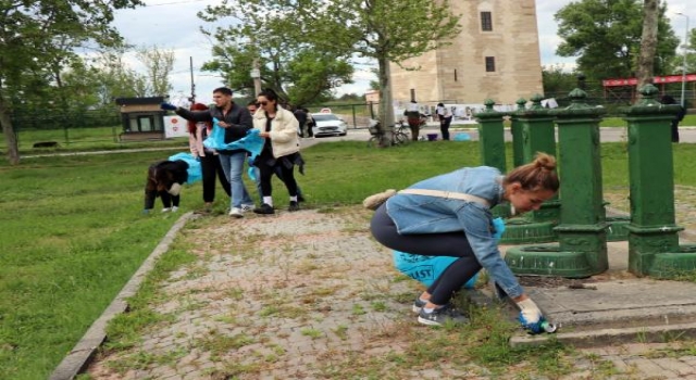 Edirne’de tıp fakültesi öğrencileri, çevre temizliği yaptı