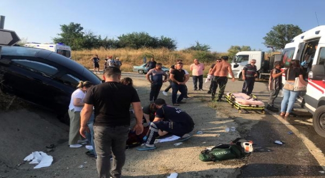 Tekirdağ’da otomobil ile hafif ticari araç çarpıştı: 7 yaralı