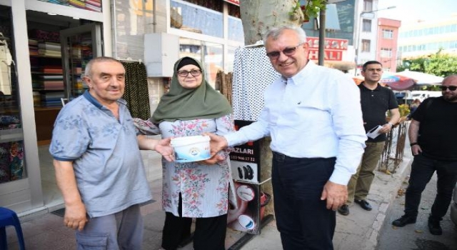 Keşan’da sokak hayvanları için esnafa su kabı dağıtıldı