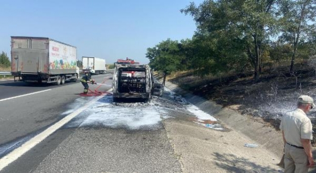 Tekirdağ’da seyir halinde alev alan araç, kullanılamaz hale geldi