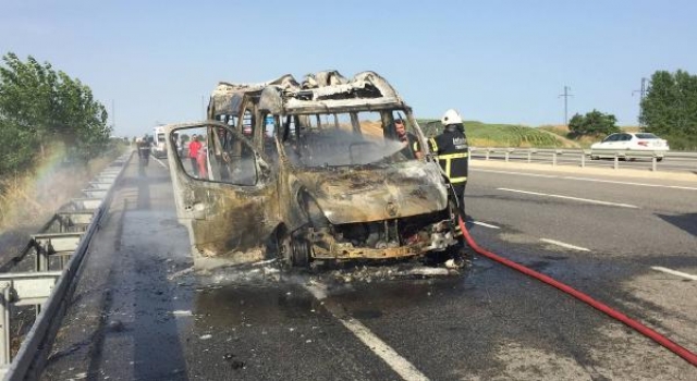 Tekirdağ’da tamirden aldığı minibüsü test sürüşü esnasında yandı