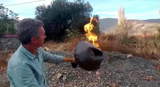 Su kuyusu sondajında gaz açığa çıktı; poşete doldurup, çakmakla deneme yaptılar