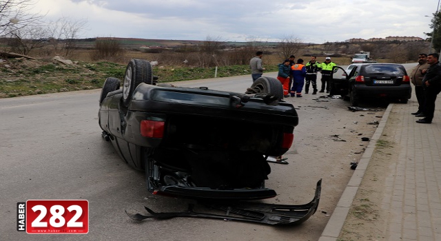 Edirne'de iki otomobilin çarpıştığı kazada 4 kişi yaralandı