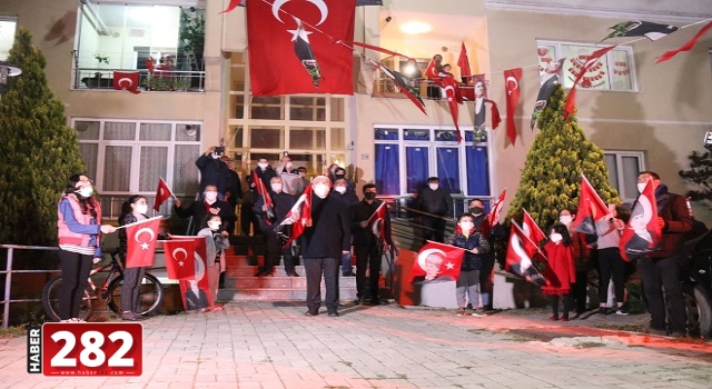 Ergene Tek Yürek Oldu İstiklal Marşını Balkonlarından Okudu