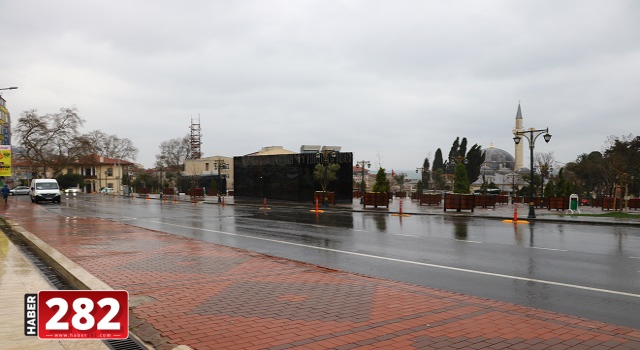 Trakya'da koronavirüs önlemleri ve yağışlı hava sokaklarda insan yoğunluğunu azalttı