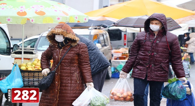 Trakya'da pazar ve marketlere vatandaşlar maskeyle geldi