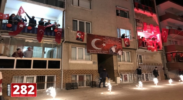 Trakya'da vatandaşlar 23 Nisan'da İstiklal Marşı'nı balkonlarında okudu