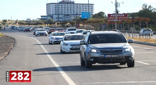 Tekirdağ-İstanbul kara yolunda tatil dönüşü yoğunluğu