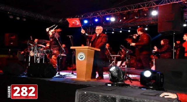 Keşan’da fener alayı ile Gencer Savaş ve bandosu konserine büyük ilgi