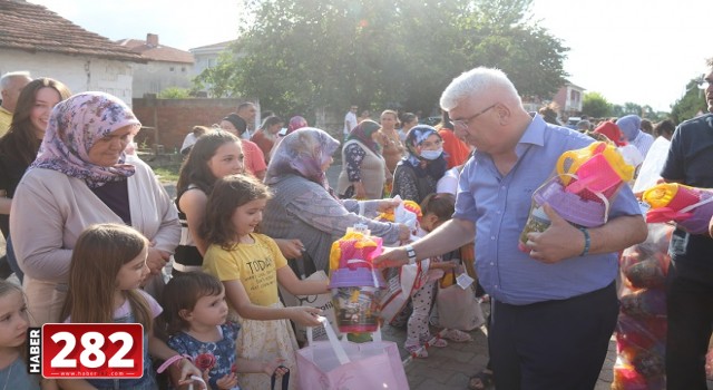 Ergene Belediye Başkanı Rasim Yüksel Kurban Bayramında da Çocukları Unutmadı.