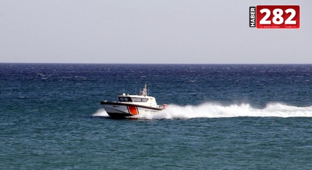 Tekirdağ'da lastik botla açıldıkları denizde mahsur kalan 2 kişi kurtarıldı