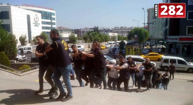 Çerkezköy'de suç örgütü operasyonunda yakalanan 8 kişi adliyede