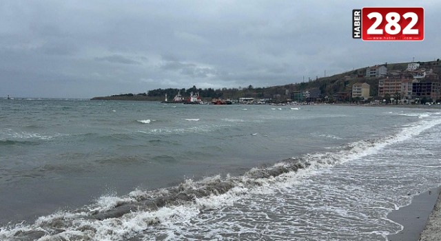 Tekirdağ'da fırtına; eğitim uçuşları iptal, balıkçılar denize açılamadı