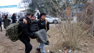 Edirne Valiliği, engelli düzensiz göçmene tekerlekli sandalye verdi