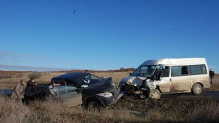 Tekirdağ’da minibüs ile kamyonet çarpıştı: 4 yaralı