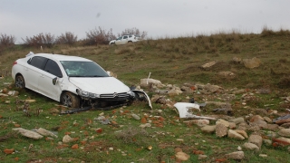 Malkara’da devrilen otomobilin sürücüsü emniyet kemeri sayesinde yaralanmadı